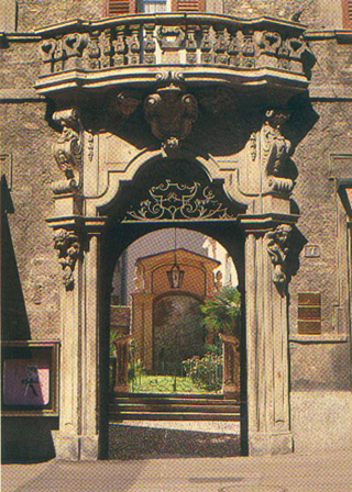 Entrada del Palacio Riva de via Pretorio en Lugano